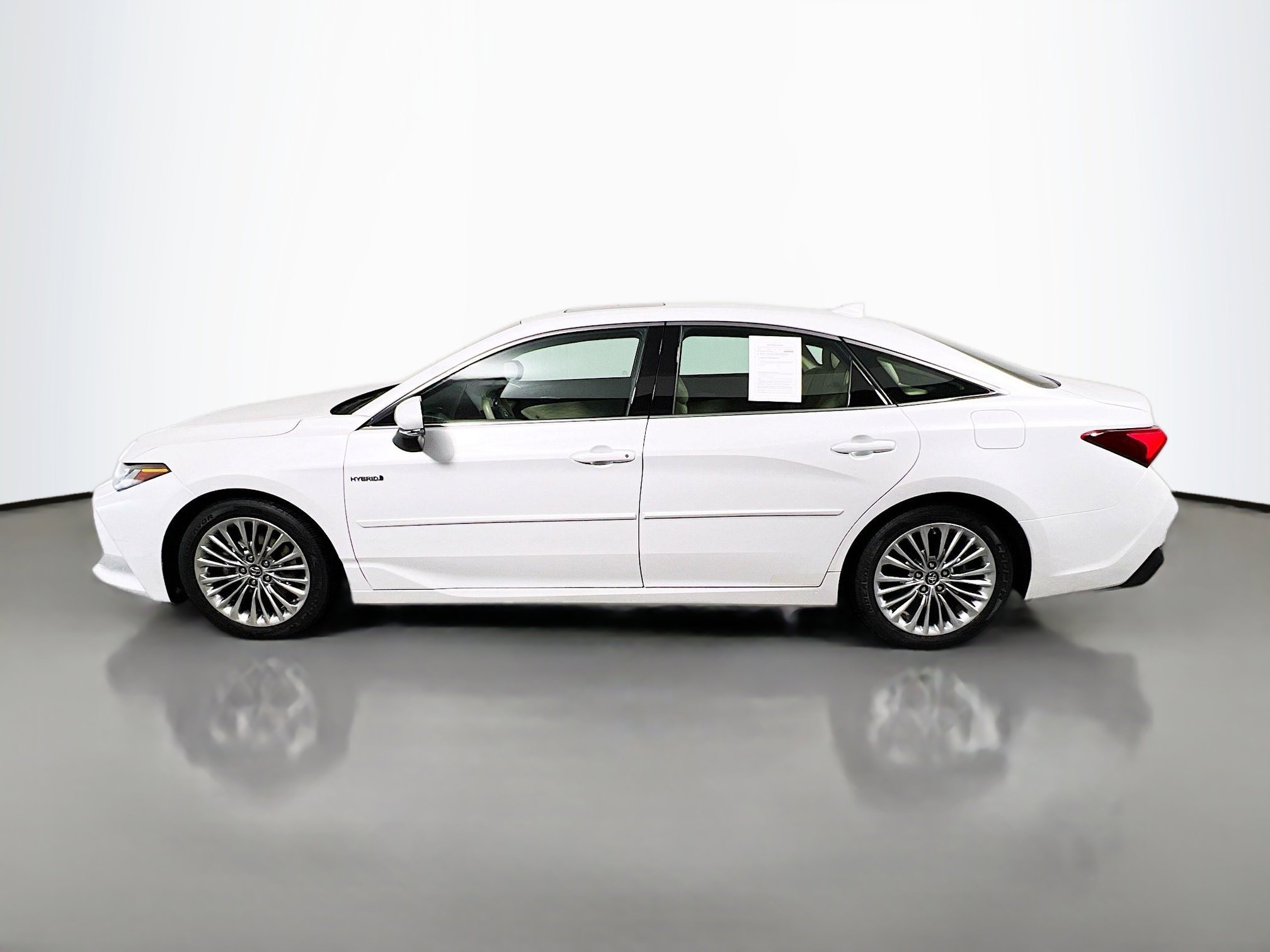 Used 2019 Toyota Avalon Limited image 9