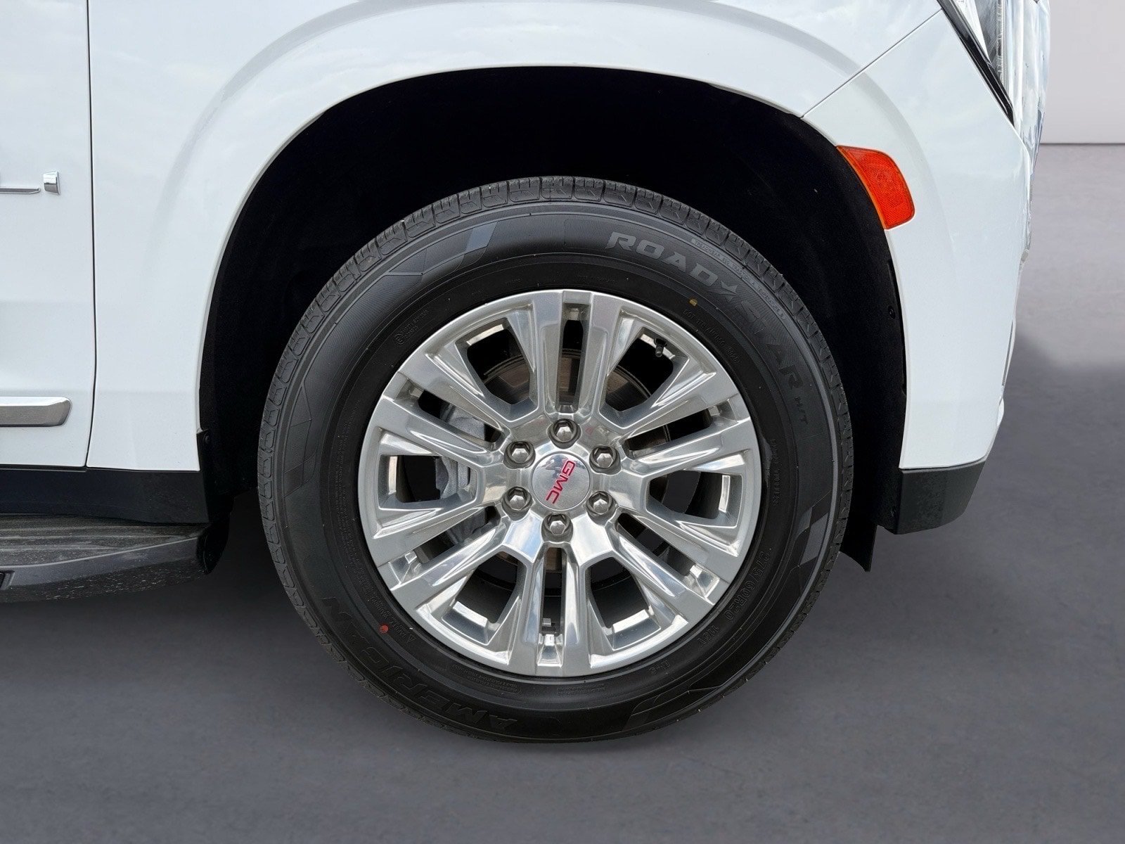 Used 2023 GMC Yukon Denali AWD/4WD image 9