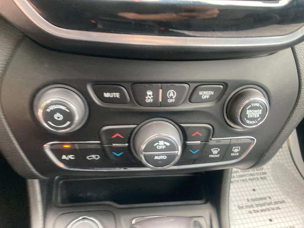 Used 2020 Jeep Cherokee Limited AWD/4WD image 25