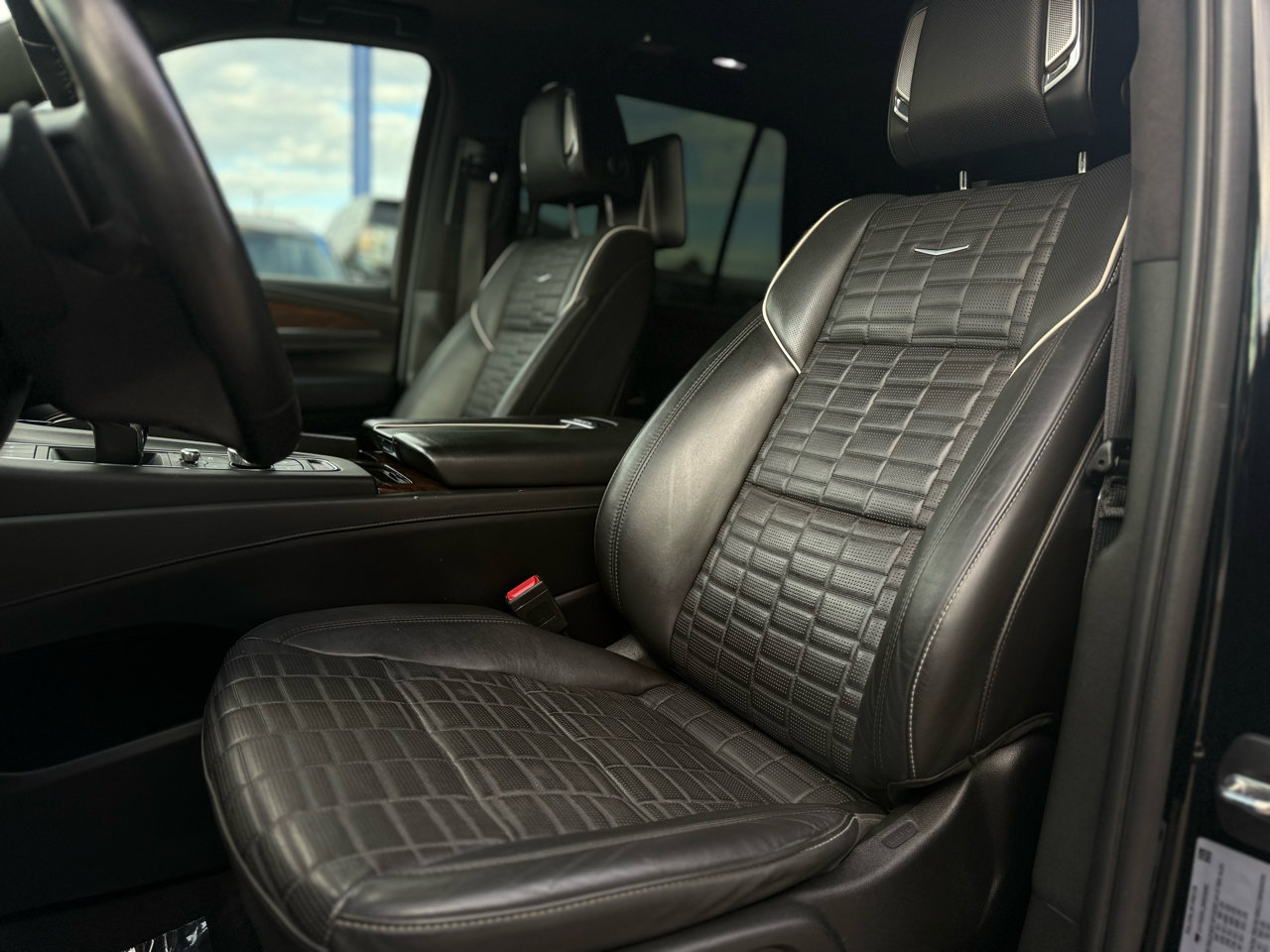 Used 2022 Cadillac Escalade Sport Platinum w/ LPO, ONYX Package image 12