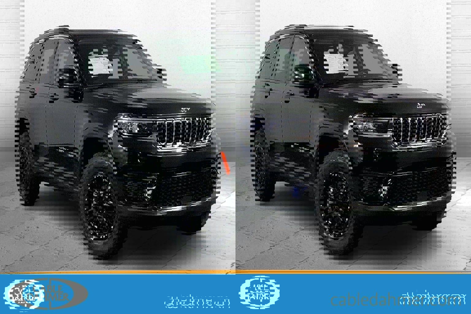 Used 2023 Jeep Grand Cherokee Laredo w/ Luxury Tech Group I