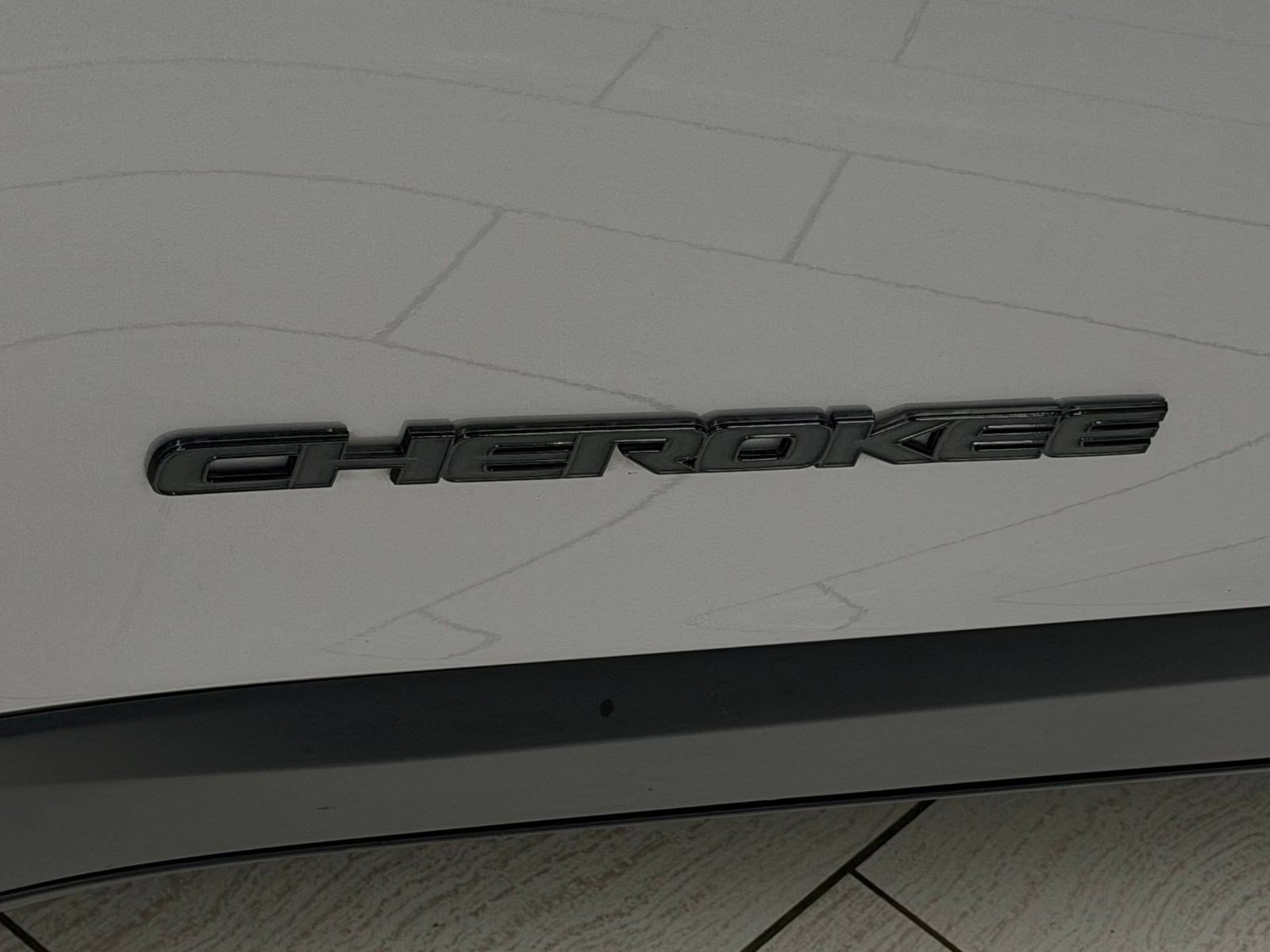 Used 2020 Jeep Cherokee Latitude Plus FWD image 34