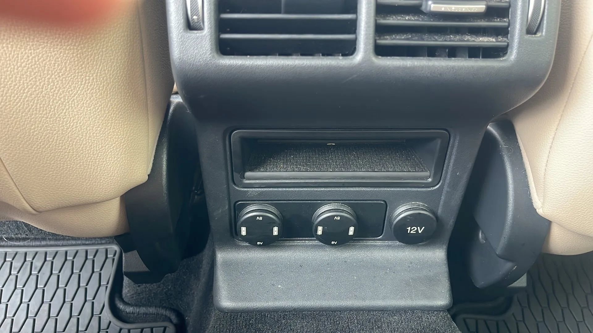 Used 2017 Jaguar F-PACE Premium image 28