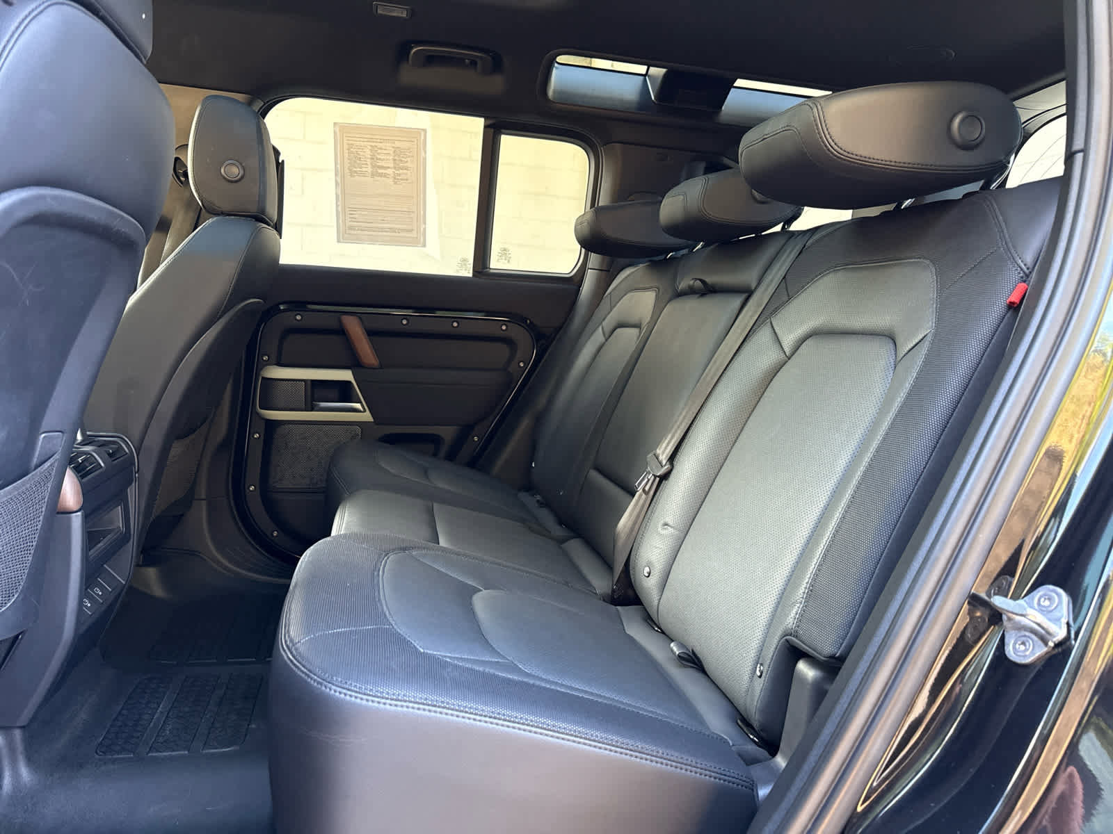 Certified 2023 Land Rover Defender 110 X-Dynamic SE image 15