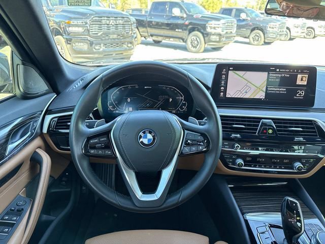 Used 2022 BMW 530e w/ Premium Package image 14