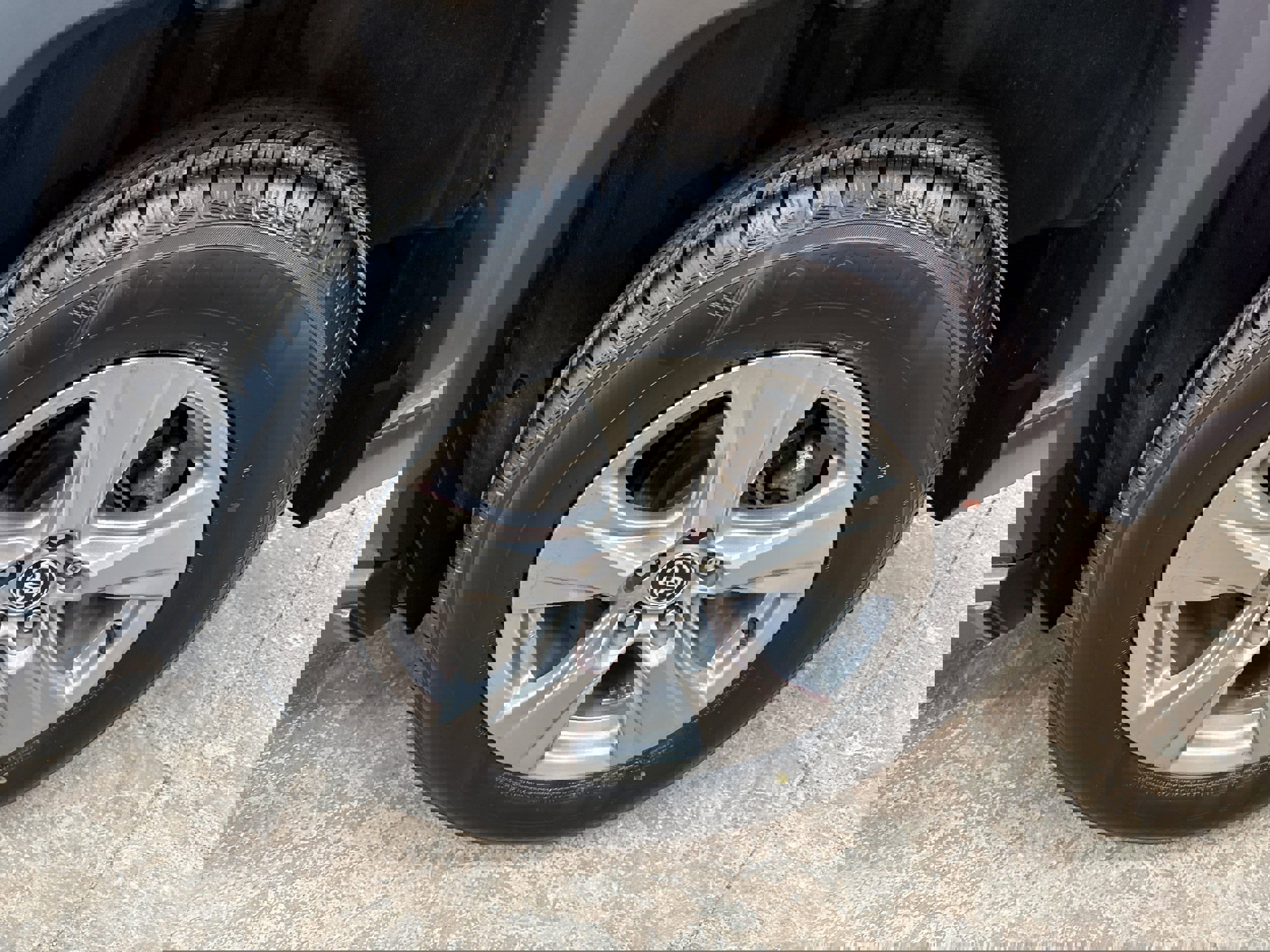 Used 2022 Toyota RAV4 XLE w/ XLE Grade Weather Package image 7