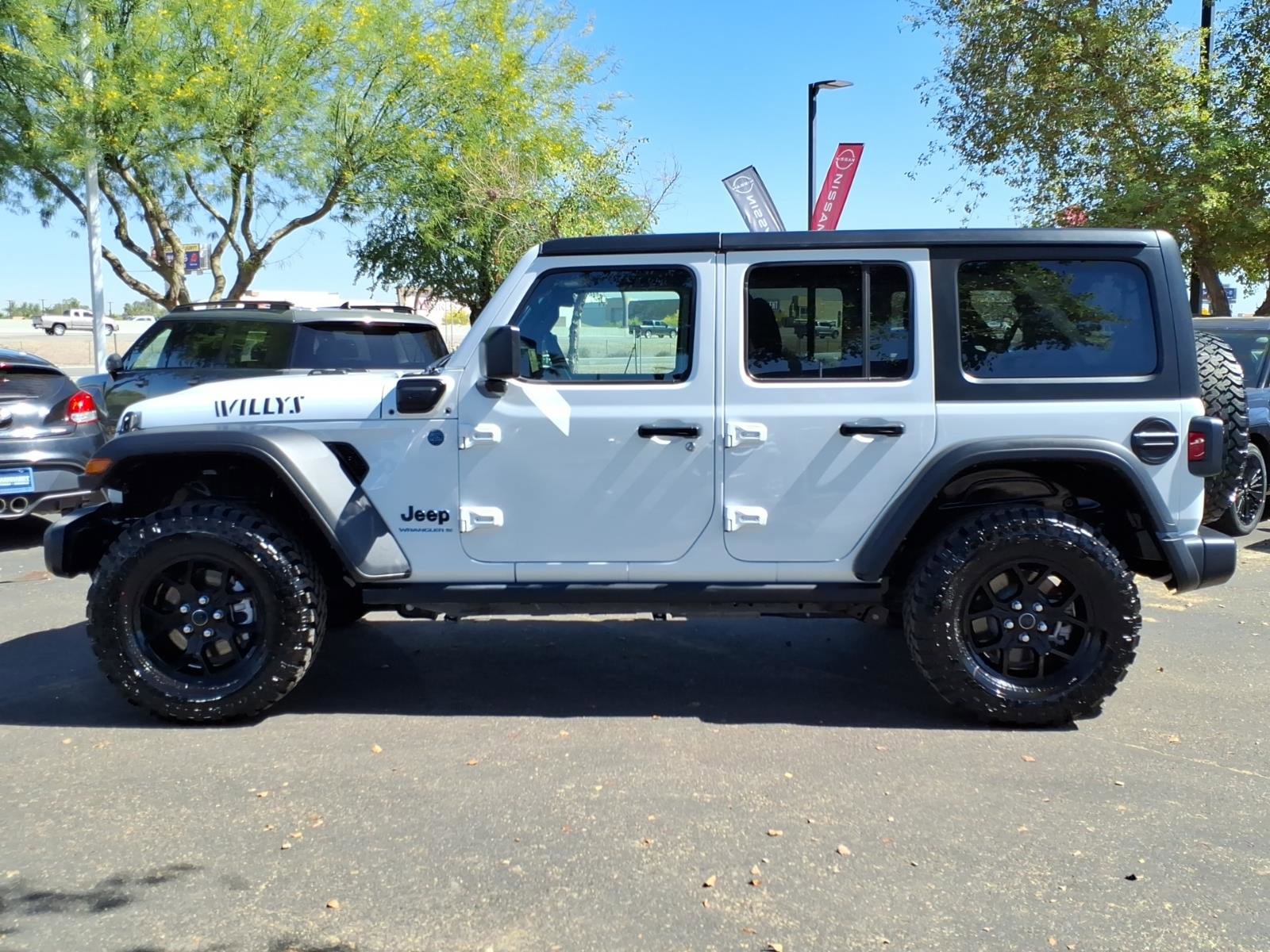 Used 2025 Jeep Wrangler Willys image 2