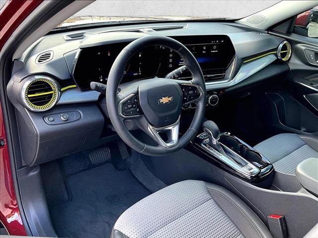 Certified 2025 Chevrolet Trax LT w/ Driver Confidence Package image 14