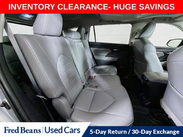 Used 2022 Toyota Highlander XLE AWD/4WD image 35