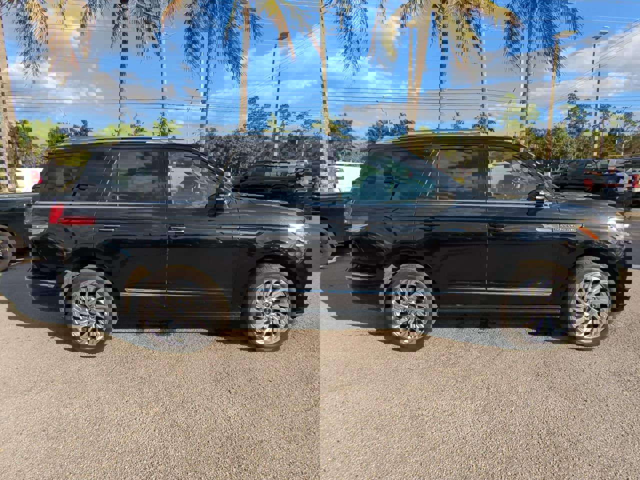 Used 2024 Lincoln Navigator Reserve image 4