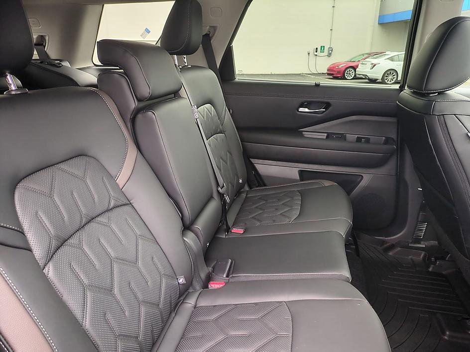 Used 2026 Nissan Pathfinder Platinum w/ Cargo Package AWD/4WD image 31