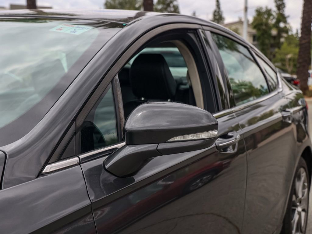 Used 2020 Ford Fusion SEL FWD image 12
