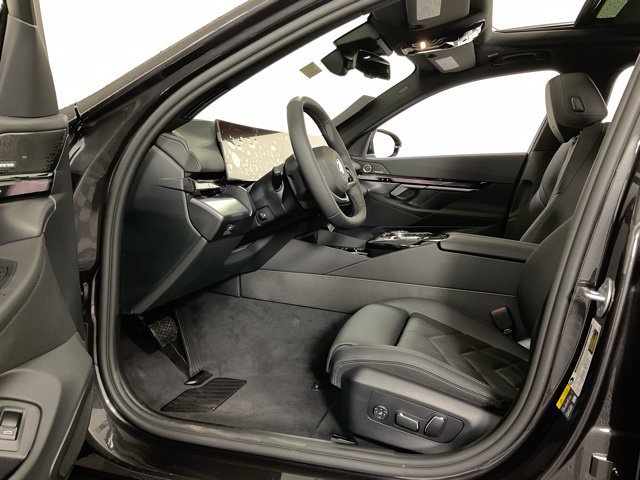Used 2025 BMW i5 xDrive40 w/ Premium Package AWD/4WD image 33