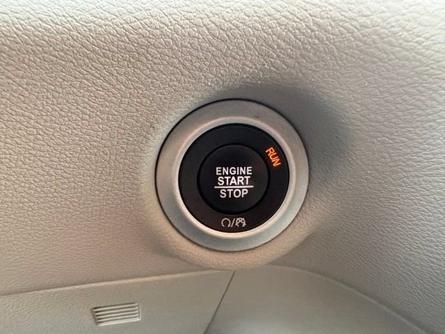 Used 2024 Chrysler Pacifica Touring-L FWD image 15