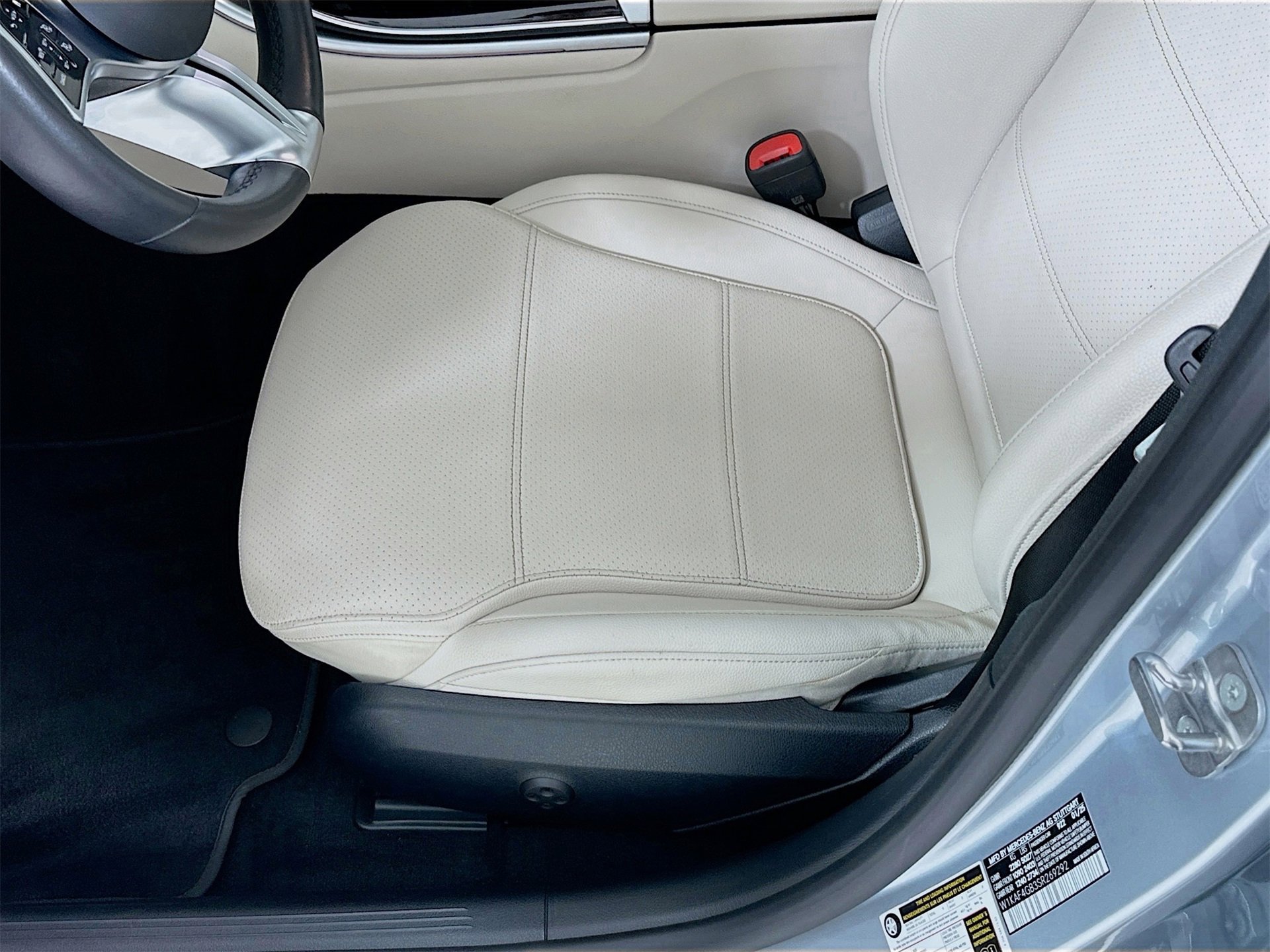 Used 2025 Mercedes-Benz C 300 Sedan image 21