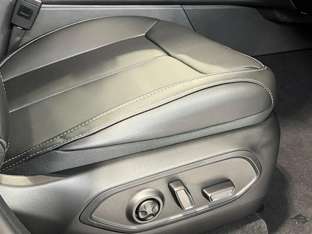 New 2025 Jeep Grand Cherokee L Limited w/ Luxury Tech Group II image 9