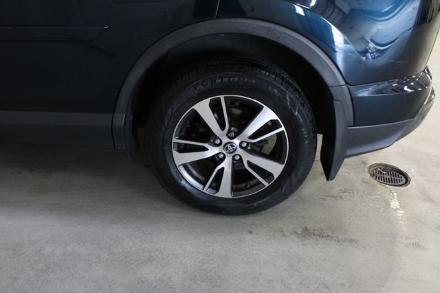 Used 2018 Toyota RAV4 XLE AWD/4WD image 36