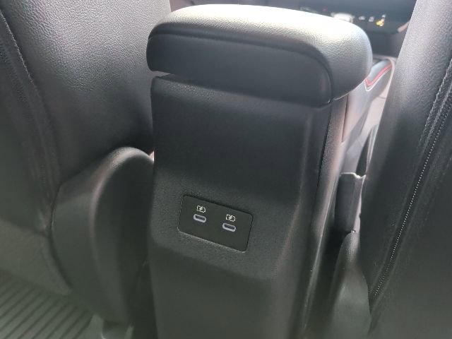 Used 2025 Nissan Kicks SR image 17