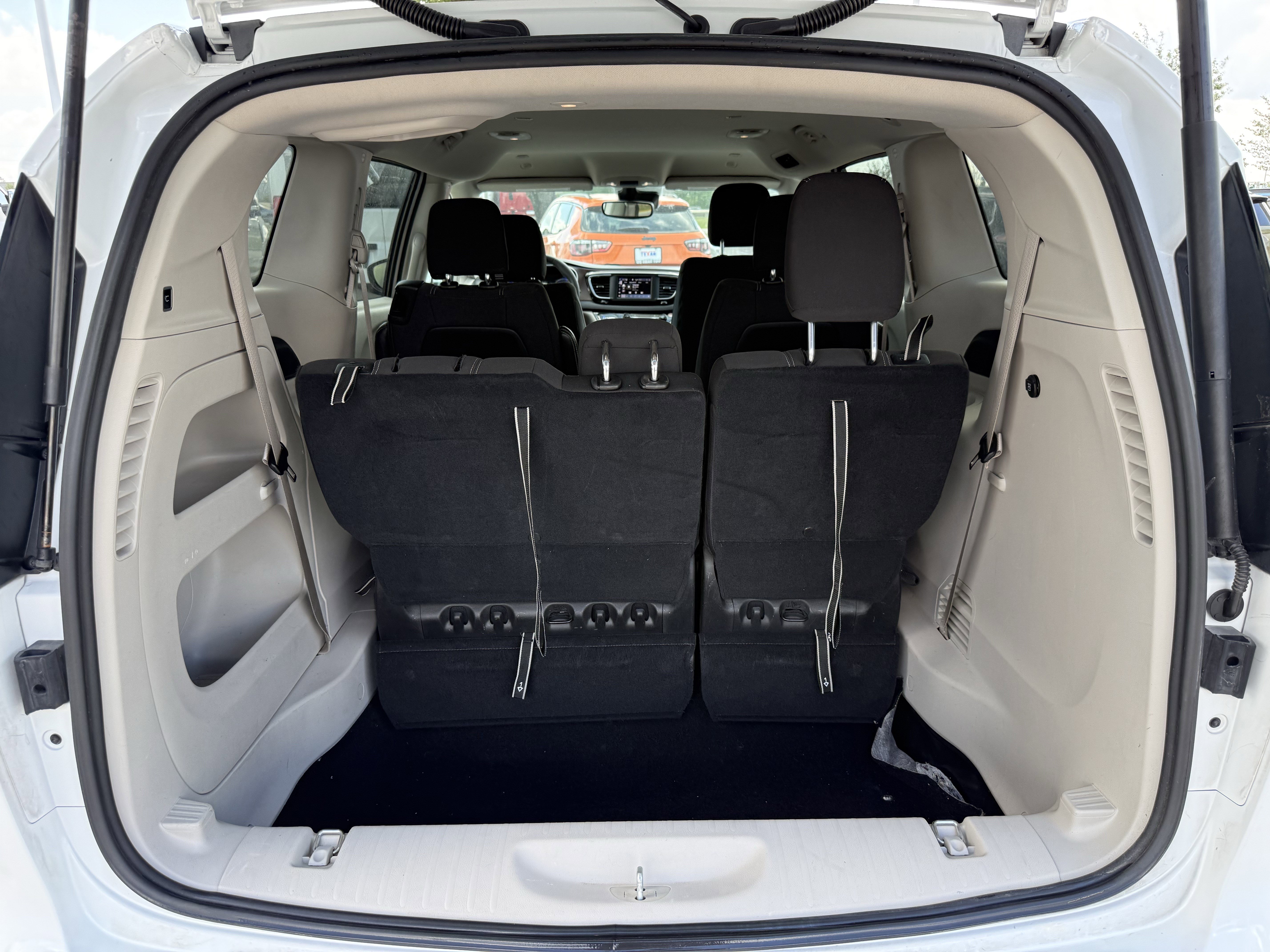Used 2023 Chrysler Voyager LX FWD image 28