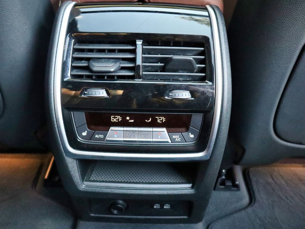 Used 2021 BMW X7 M50i w/ Dynamic Handling Package AWD/4WD image 36