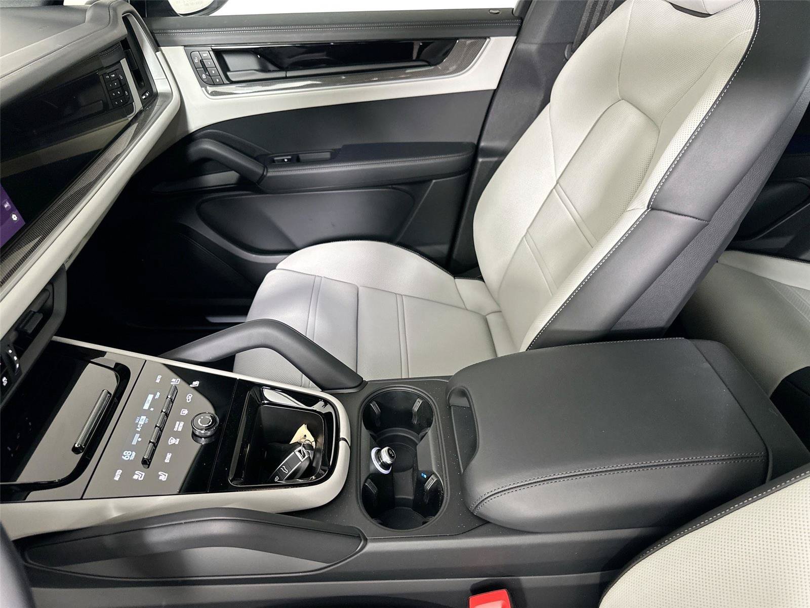 Certified 2026 Porsche Cayenne Coupe AWD/4WD image 30