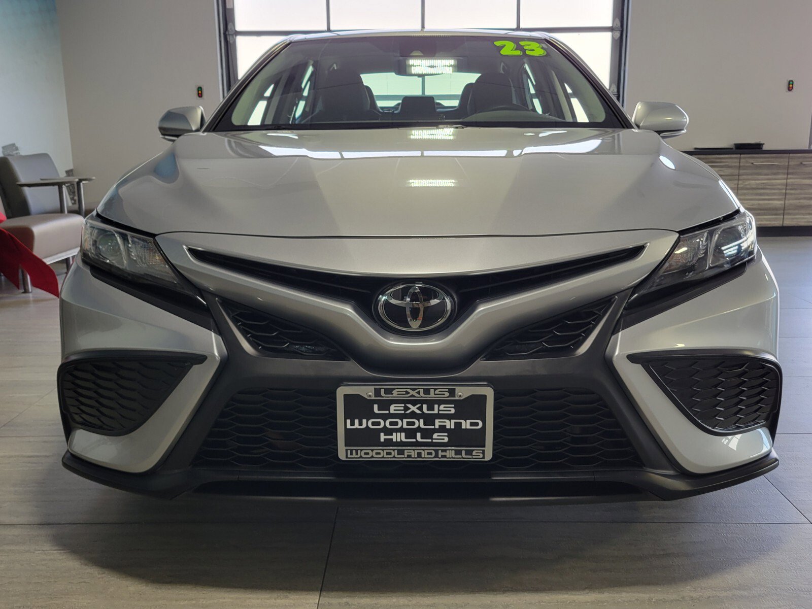 Used 2023 Toyota Camry SE FWD image 8