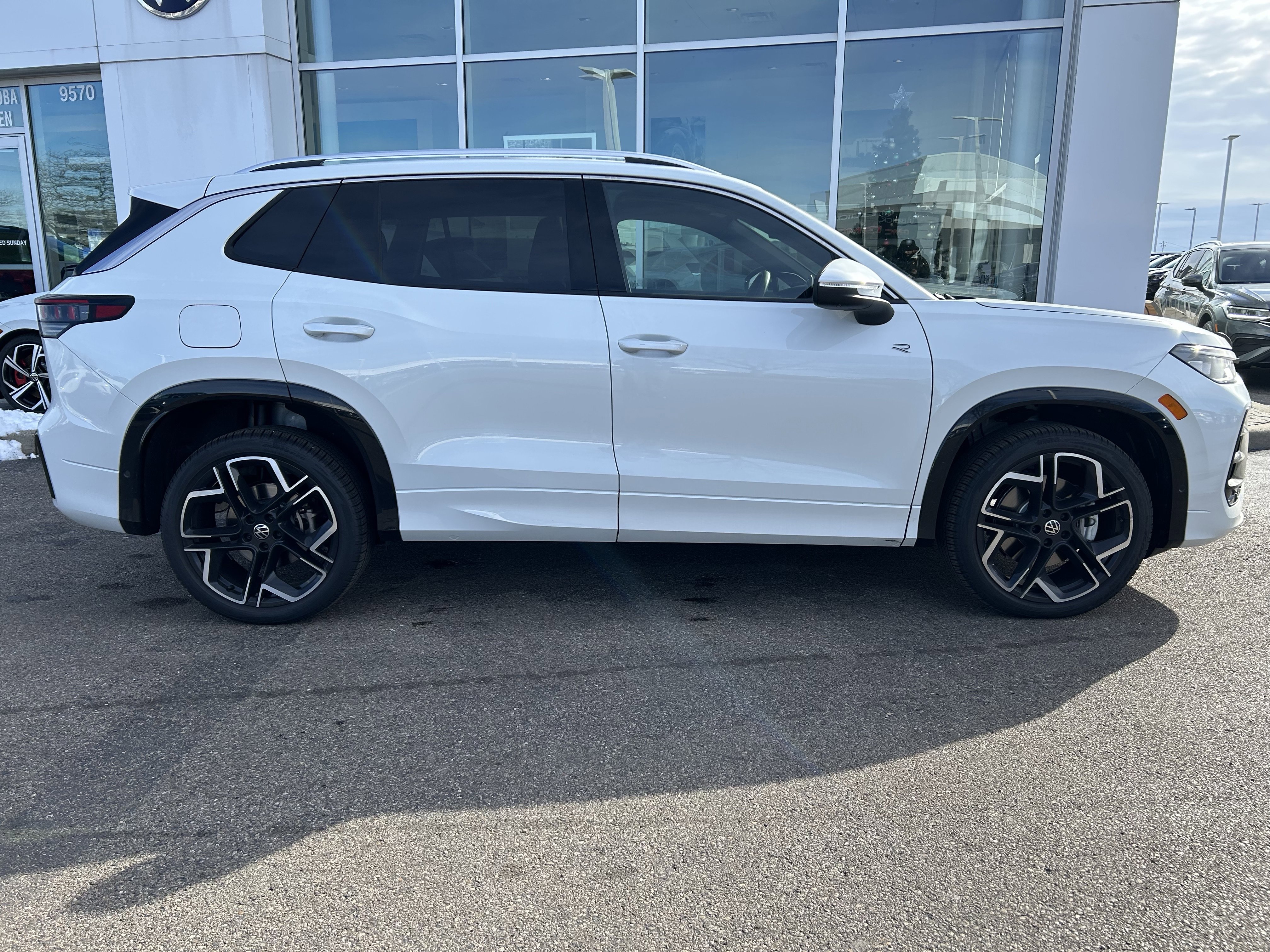 New 2026 Volkswagen Tiguan SEL R-Line image 8