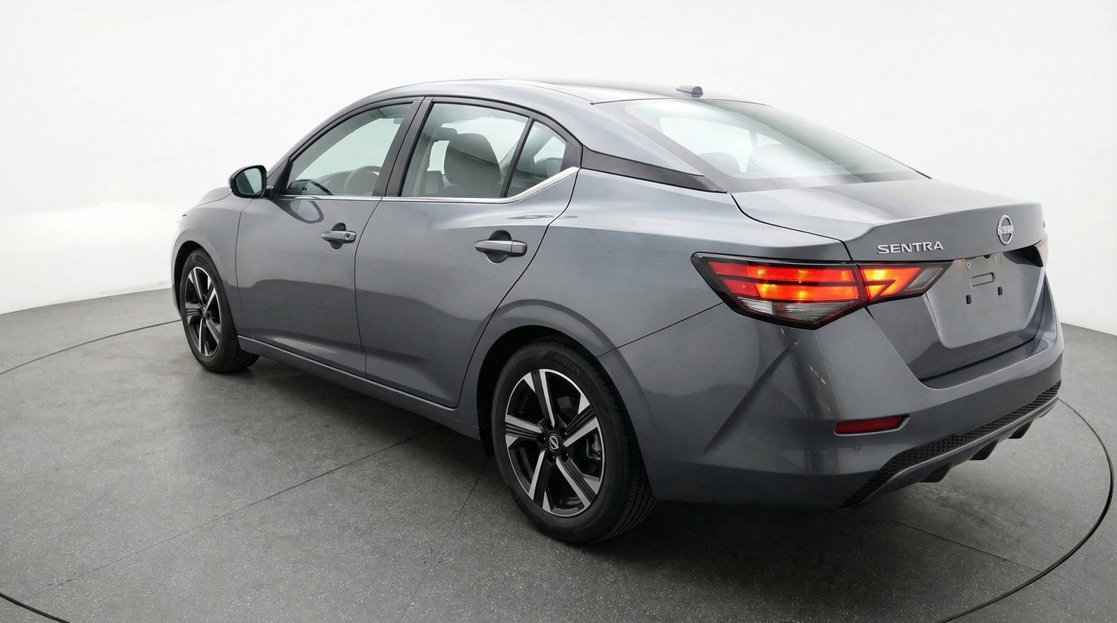 Used 2025 Nissan Sentra SV image 6