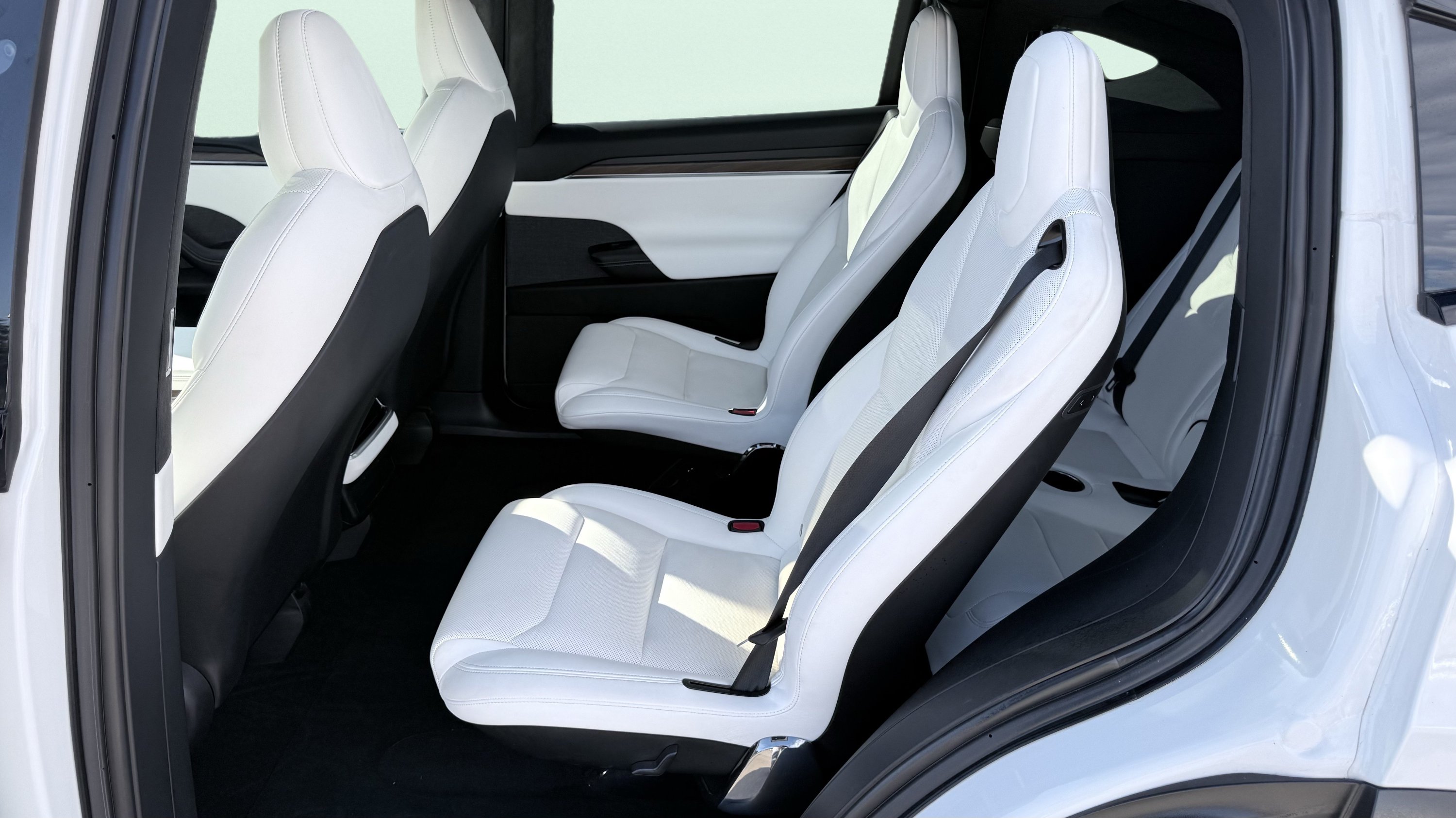 Used 2022 Tesla Model X AWD/4WD image 2