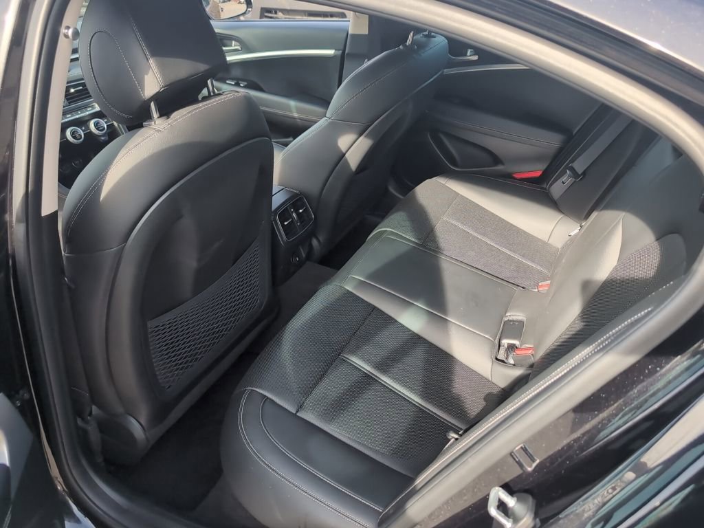 Used 2023 Genesis G70 2.0T image 13