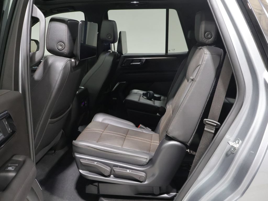 Used 2025 Chevrolet Tahoe High Country AWD/4WD image 20