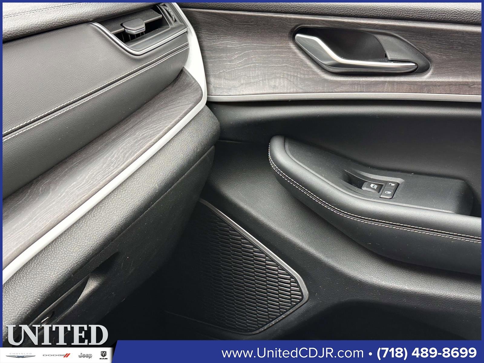 Used 2022 Jeep Grand Cherokee L Limited image 28