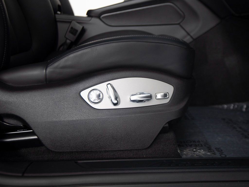 Certified 2025 Porsche Macan image 33
