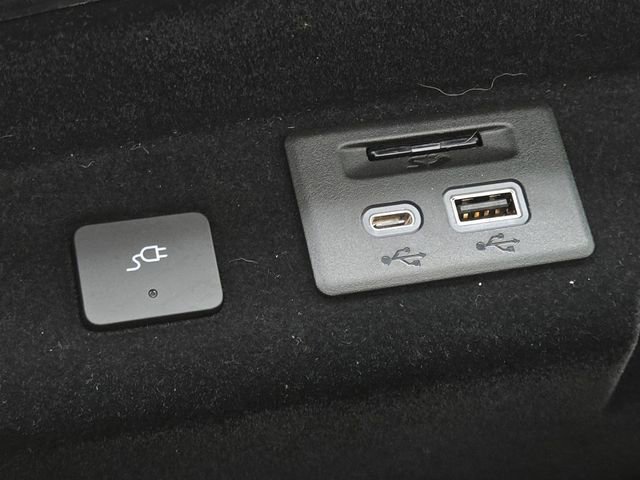 Used 2021 Cadillac Escalade Premium Luxury w/ Driver Assist Tech Package image 9