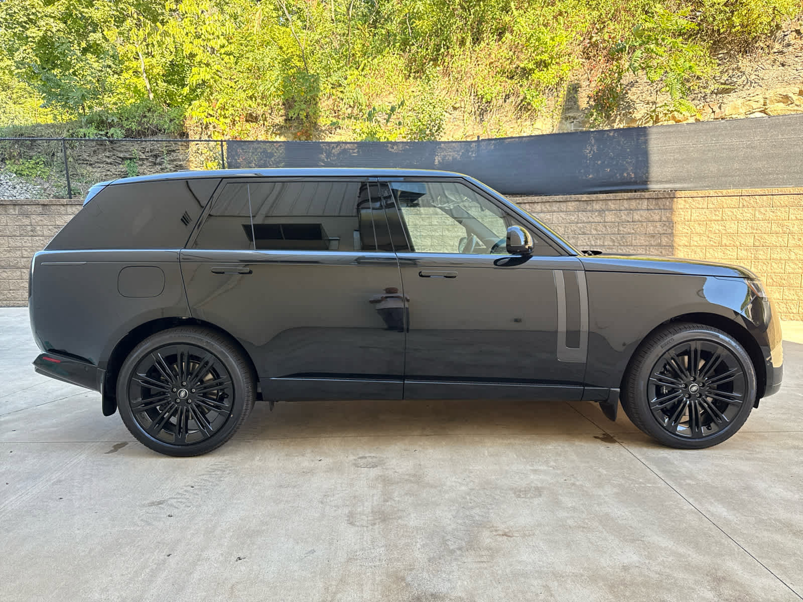 New 2025 Land Rover Range Rover Long Wheelbase SE image 7
