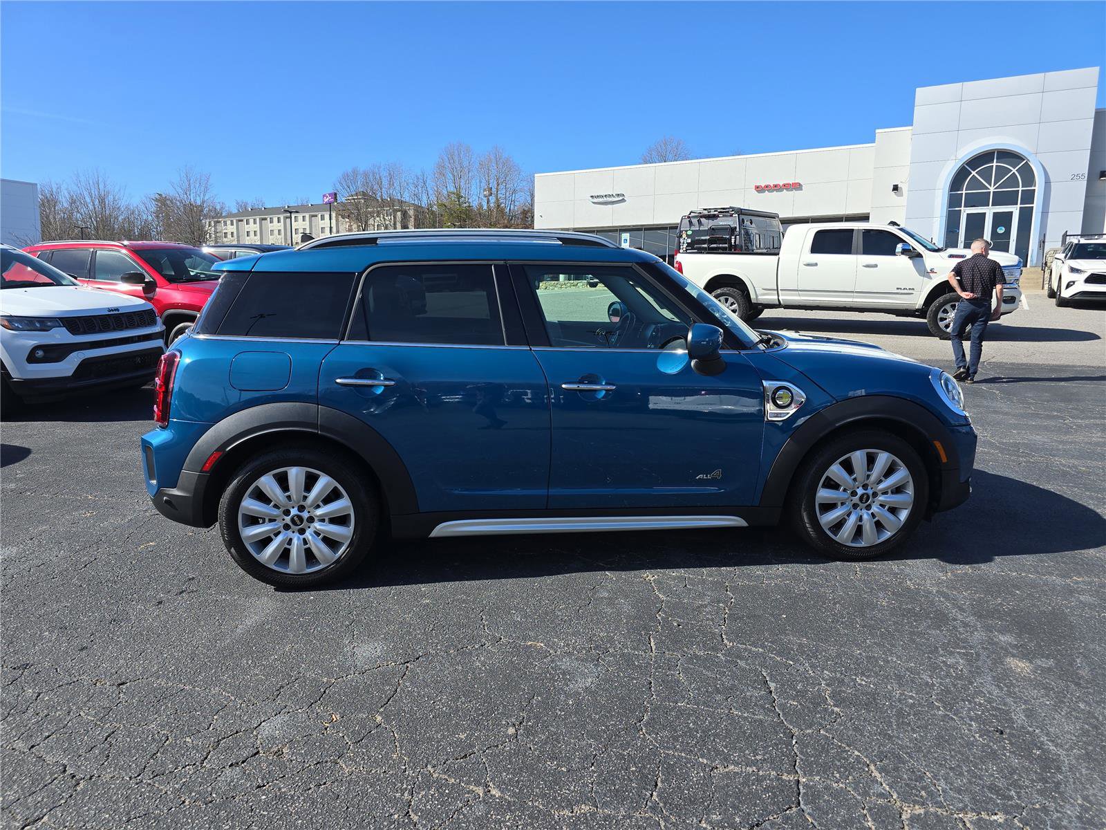 Used 2021 MINI Cooper Countryman SE w/ Premium Package image 2