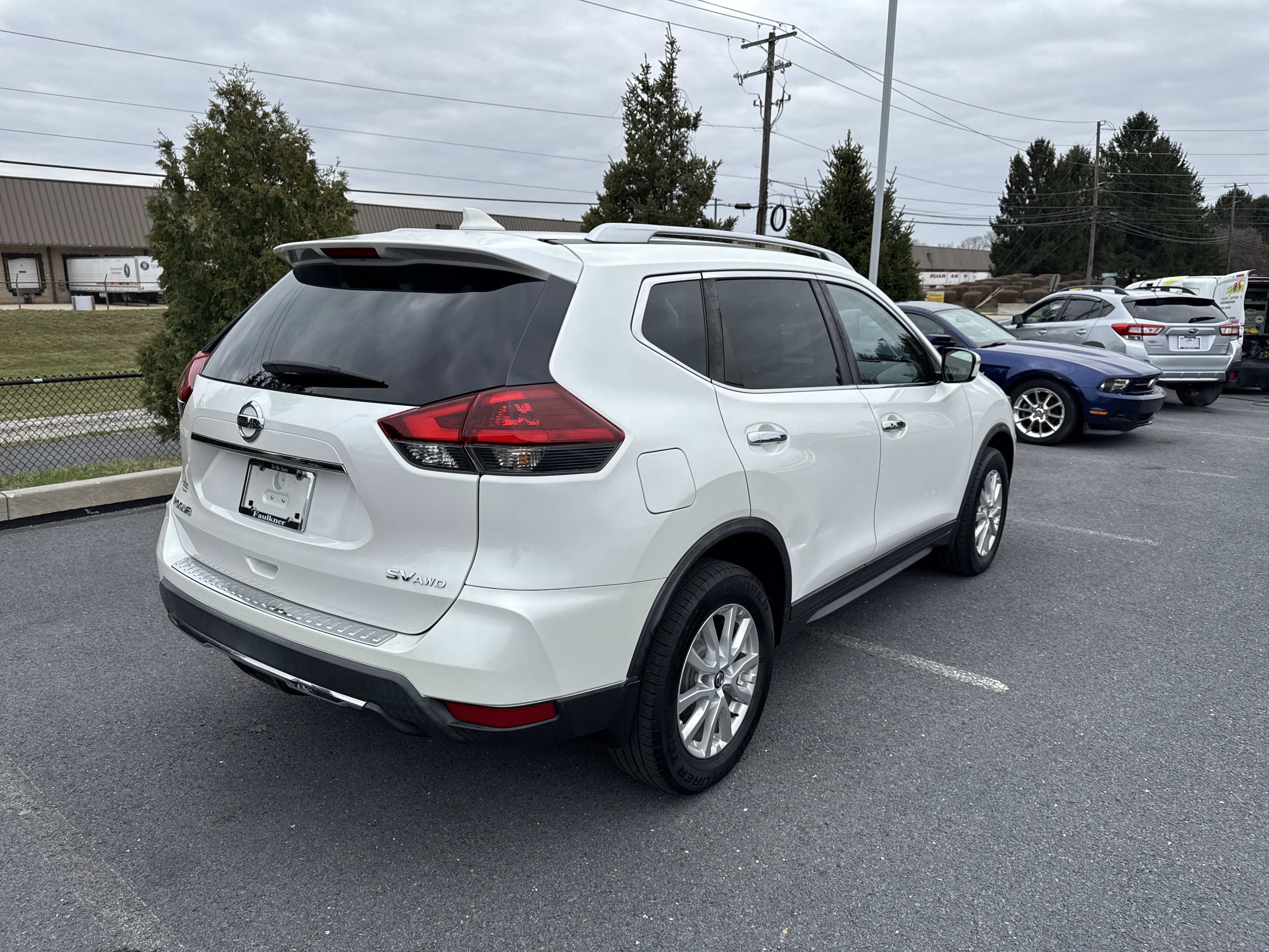 Used 2018 Nissan Rogue SV image 8