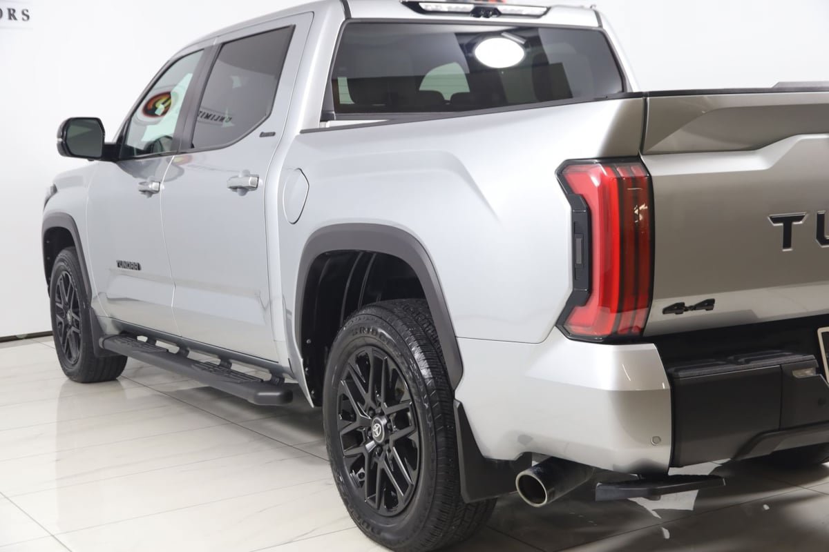 Used 2025 Toyota Tundra Limited AWD/4WD image 24
