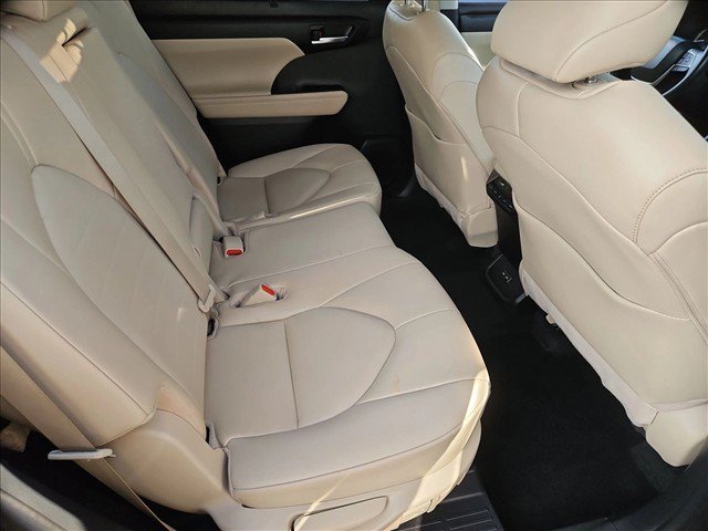 Used 2023 Toyota Highlander XLE w/ Protection Package #3 (TMS) AWD/4WD image 27