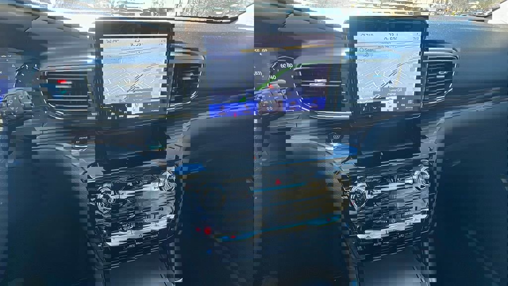 Used 2022 Ford Explorer Limited w/ Equipment Group 301A image 32