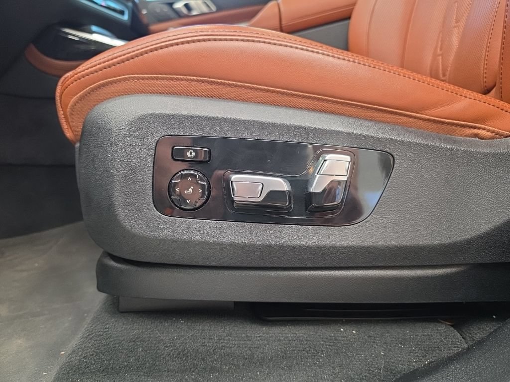 Used 2026 BMW X7 xDrive40i w/ Executive Package AWD/4WD image 39