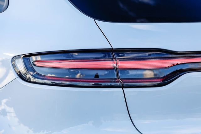 Used 2023 Porsche Macan image 8