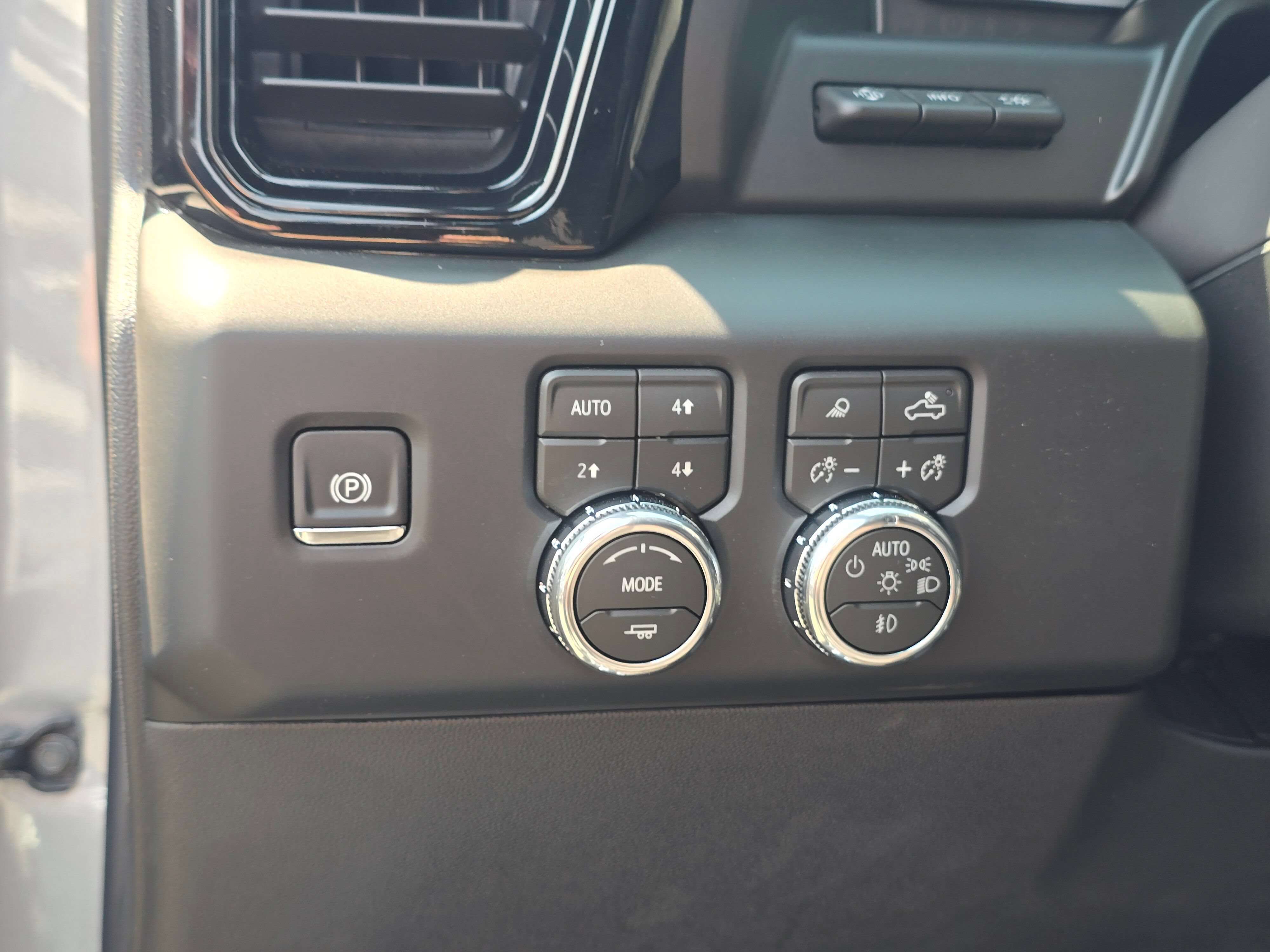 New 2026 GMC Sierra 1500 AT4 w/ AT4 Premium Package AWD/4WD image 16