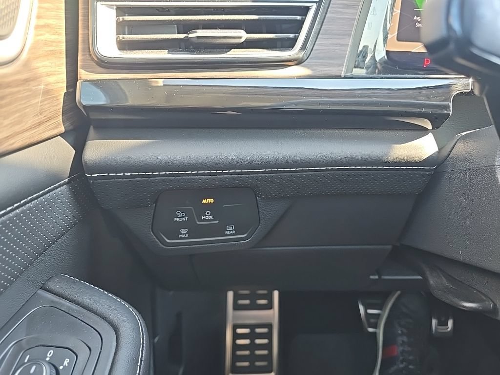 Used 2025 Volkswagen Atlas SEL Premium R-Line AWD/4WD image 25