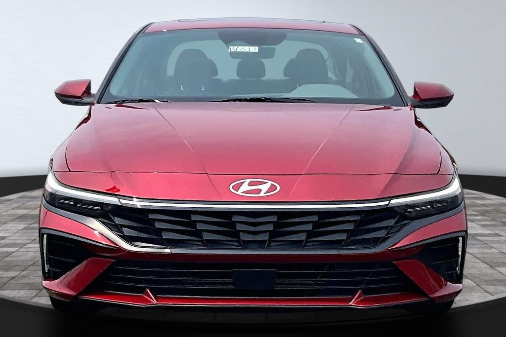 Used 2025 Hyundai Elantra SEL FWD image 3