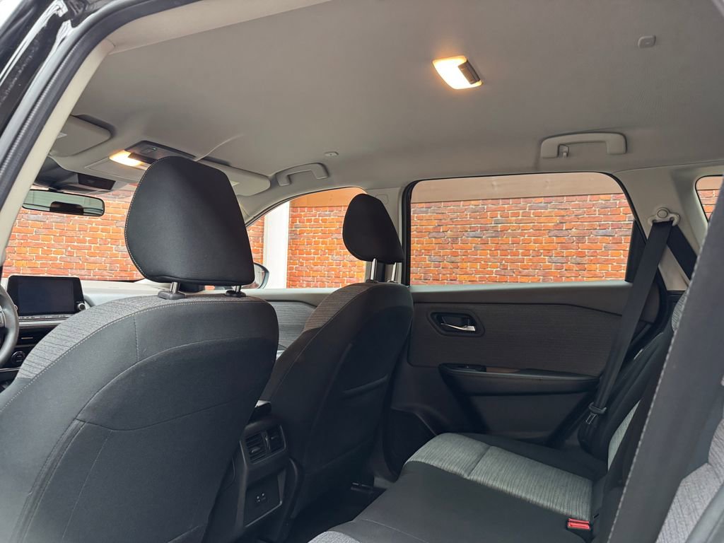 Used 2023 Nissan Rogue SV AWD/4WD image 24