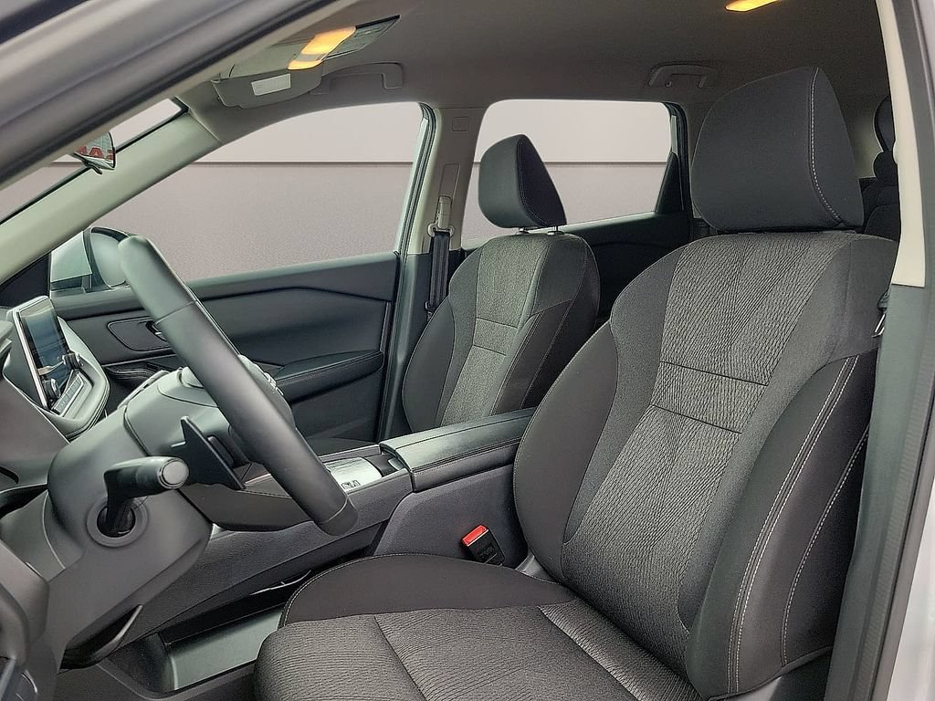 Used 2025 Nissan Rogue SV FWD image 10