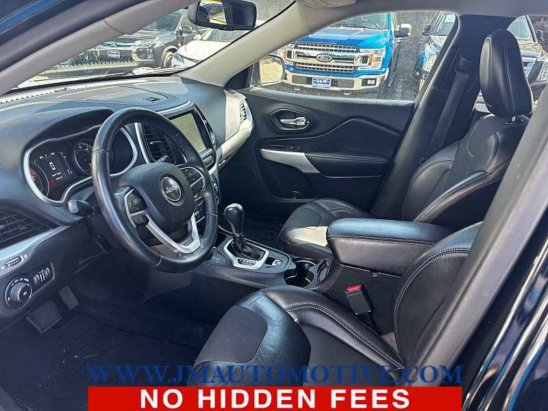 Used 2018 Jeep Cherokee Latitude Plus AWD/4WD image 2