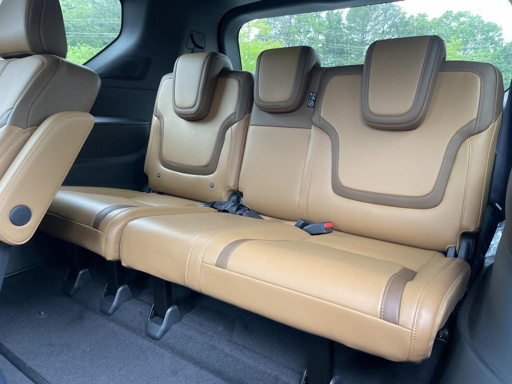 New 2025 Nissan Armada SL w/ Captain's Chari Seat Package RWD image 9