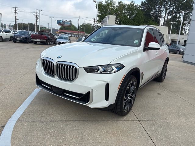Used 2025 BMW X5 sDrive40i w/ Premium Package RWD image 3